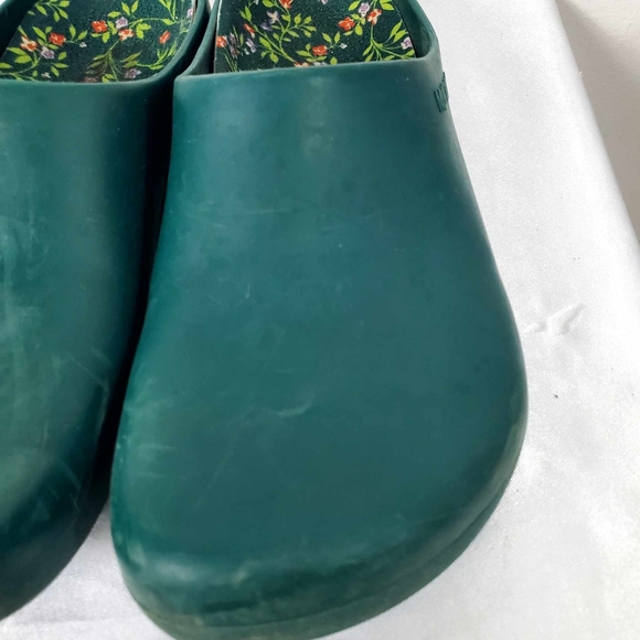 MUK LUKS Women's Garden Green Clogs - Picture 5 of 15